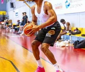 九游体育入口 - 字母哥迎来五赛季高光表现，TL球迷沸腾！